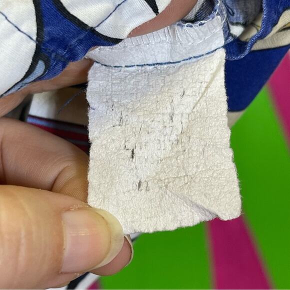 Hilo Hattie, The Hawaiian Original, Sleeveless Button Up Shirt. Size Medium. - Picture 4 of 6